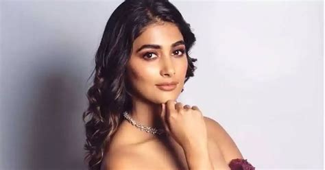 Pooja Hegde Biography, Age, Height, Husband, Net Worth, Family